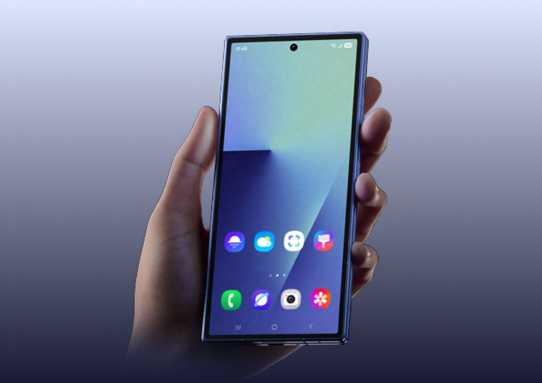 A hand holding the Z Fold7 showing the bigger 6.5 inch cover screen